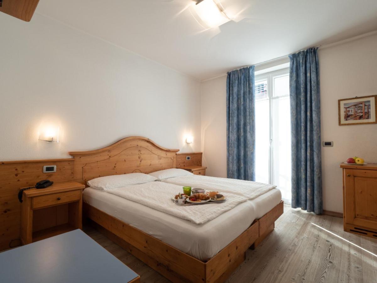 Hotel Garni Sottobosco Dimaro Exteriör bild