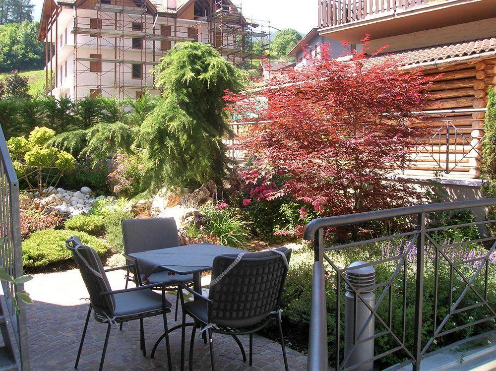 Hotel Garni Sottobosco Dimaro Exteriör bild