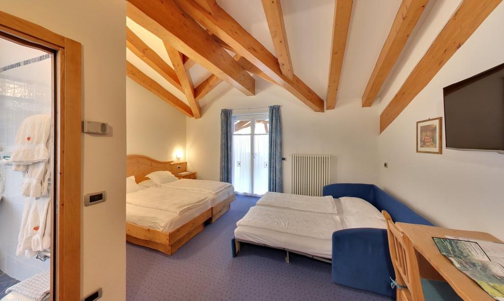 Hotel Garni Sottobosco Dimaro Exteriör bild