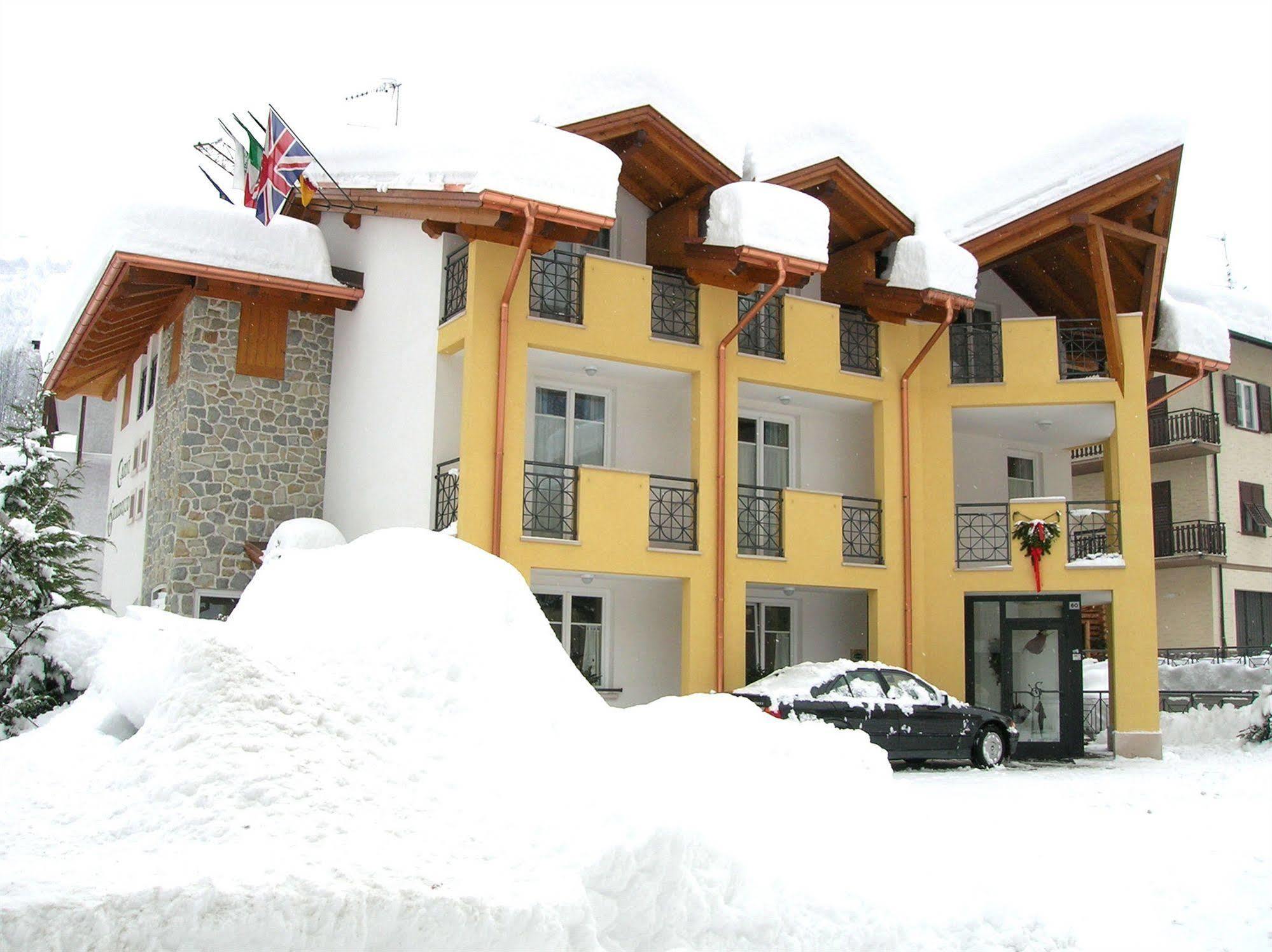 Hotel Garni Sottobosco Dimaro Exteriör bild